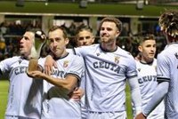 El Ceuta impide el liderato del Almería de penalti