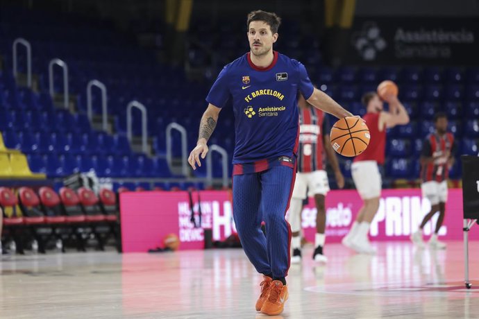 Nico Laprovittola of FC Barcelona warms up during the Spanish League, Liga ACB Endesa, basketball match played between FC Barcelona and Baskonia at Palau Blaugrana on November 16, 2025 in Barcelona, Spain.