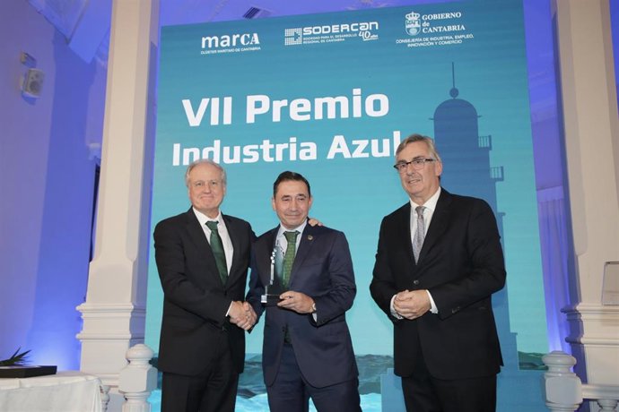 Tony Fernández Jove recibe el VII Premio Industria Azul del Clúster MarCa