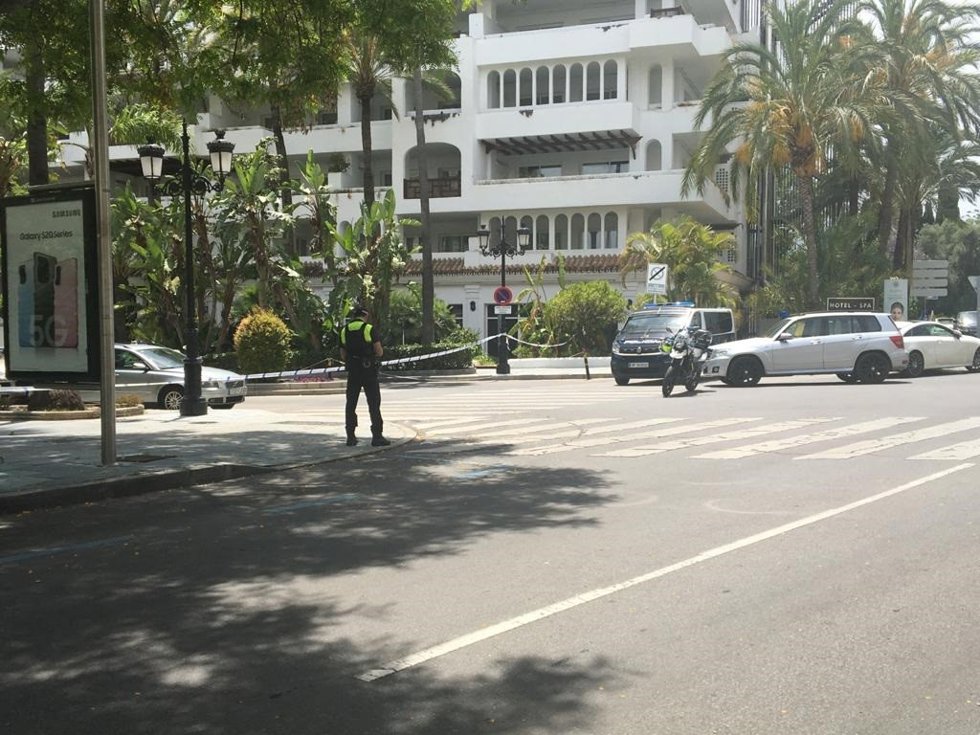Archivo - Una imagen de archivo de un dispositivo policial en Marbella.
