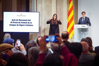 El president de la Generalitat, Salvador Illa, encapçala en el Palau de la Generalitat l'acte de lliurament dels VI Premis de Foment de la LSC.