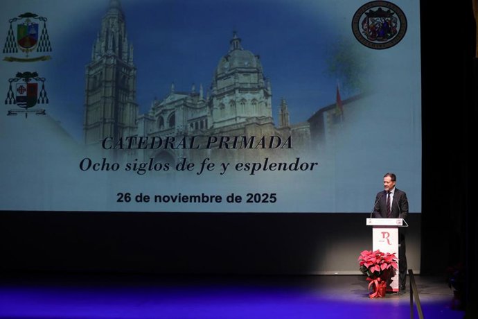 El alcalde de Toledo, Carlos Velázquez, durante la presentación del documental.