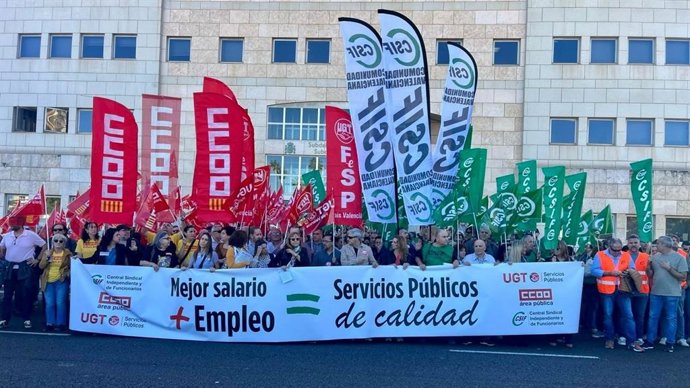 Concentració de CCOO, UGT i CSIF enfront del Ministeri de Funció Pública el passat 30 d'octubre
