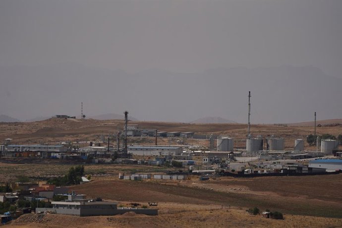 Archivo - Arquivo - 17 de julho de 2025, Iraque, Zakho: Vista geral do campo de petróleo de Tawke, operado pela empresa norueguesa de petróleo e gás (DNO), horas depois de ter sido atingido por um drone carregado de explosivos pelo segundo dia consecutivo