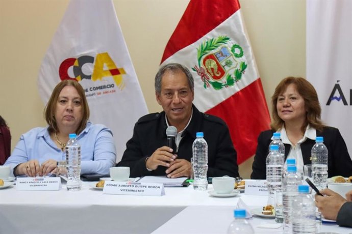 Viceministro de Promoción del Empleo y Capacitación Laboral, Edgar Quispe Remón, en reunión con autoridades de la región Áncash.