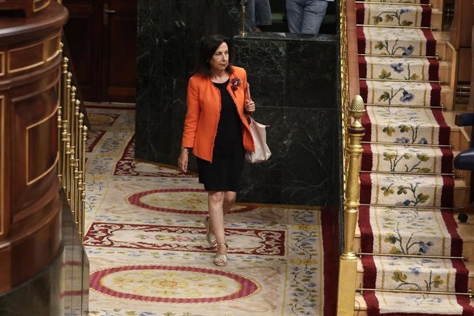 Archivo - La ministra de Defensa, Margarita Robles, llega a una sesión de control al Gobierno en el Congreso de los Diputados, a 17 de septiembre de 2025, en Madrid (España). 