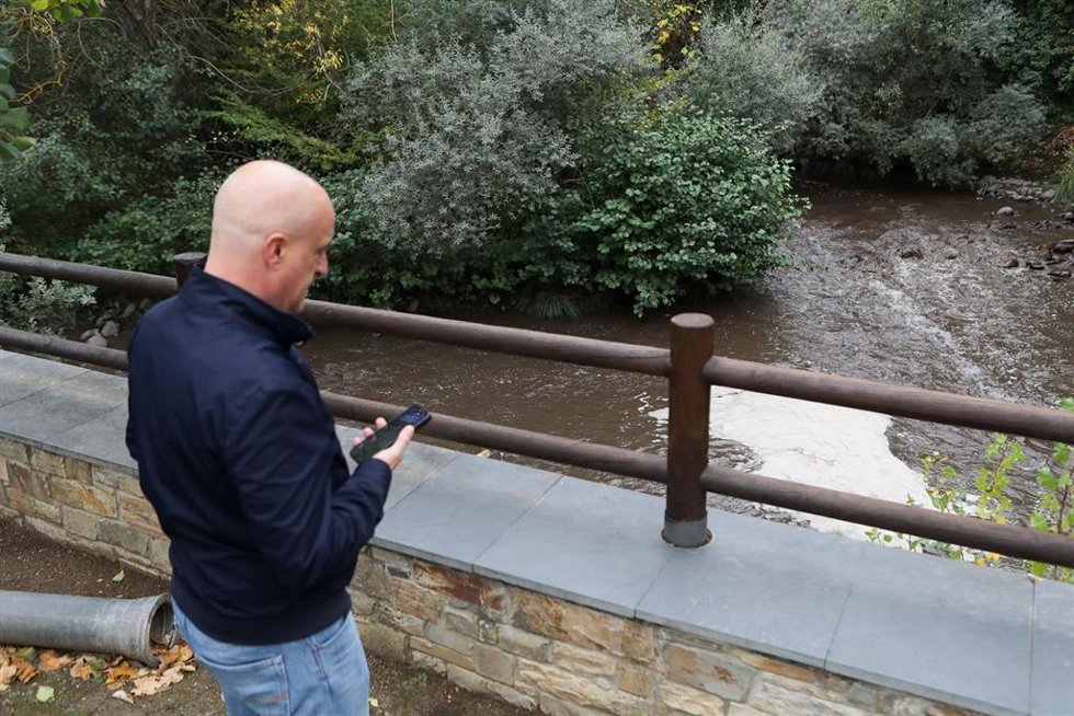 Archivo - El Ayuntamiento de Puente Domingo Flórez (León) prohíbe el uso de agua por arrastres de ceniza derivados de los incendios, en Puente Domingo Flórez, a 24 de octubre de 2025, en Puente Domingo Flórez, León, Castilla y León (España). 