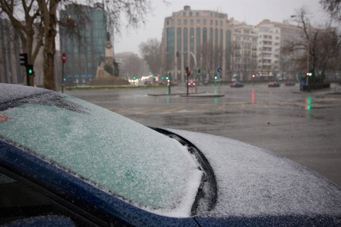 Archivo - Una fuerte granizada en el centro de Madrid, a 2 de marzo de 2024, en Madrid (España). La Agencia Estatal de Meteorología (AEMET) ha activado el aviso amarillo en la Comunidad de Madrid por fuertes rachas de viento de hasta 70 kilómetros por hor