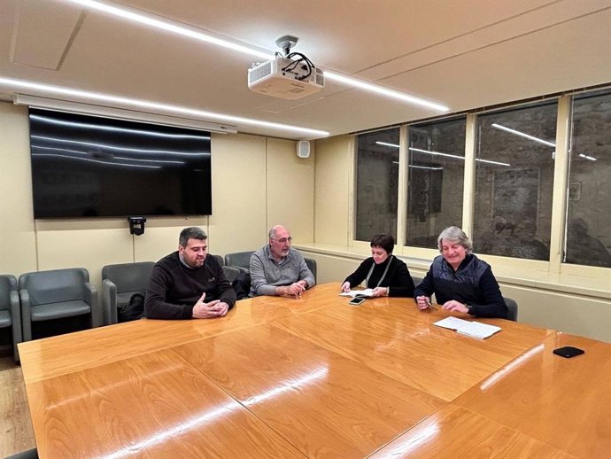 IU y el Colegio de Educadoras y Educadores Sociales se reúen para analizar los presupuestos de La Rioja