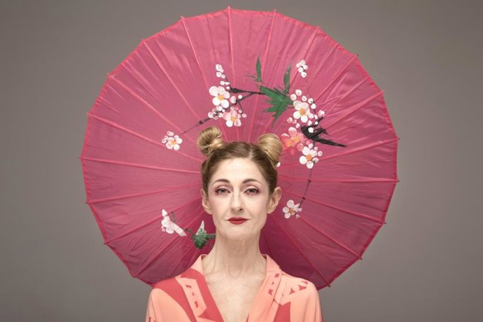 La actriz Carola Reyna protagoniza Okasan. Diario de viaje de una madre. Nora Lezano