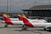 Iberia dice que volverá a volar a Venezuela "lo antes posible" pero que no puede ir donde hay "un alto riesgo"