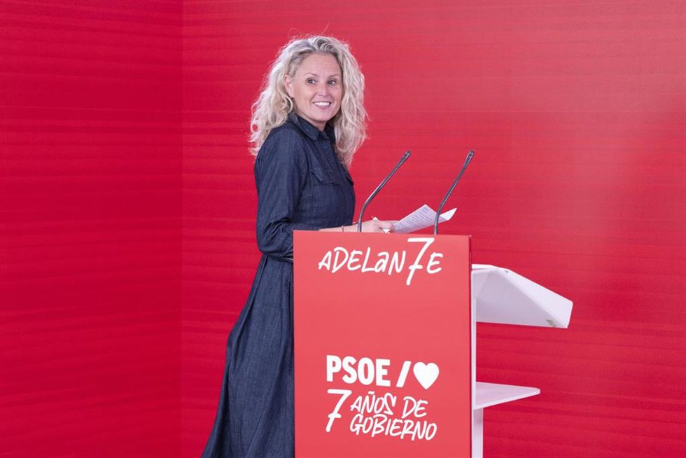 La portavoz del PSOE, Montse Mínguez, en una rueda de prensa en Ferraz tras la reunión de la Ejecutiva Federal.