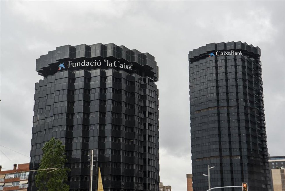 Archivo - La sede de CaixaBank en Barcelona.