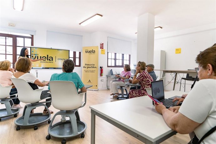 Archivo - Uno de los Puntos Vuela de Andalucía en municipios y barrios.