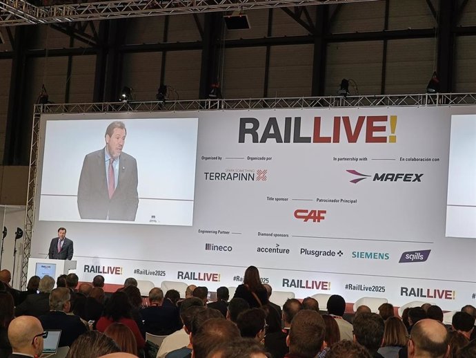 El ministro de Transportes y Movilidad Sostenible, Óscar Puente, en la feria Rail Live de 2025, en Ifema Madrid