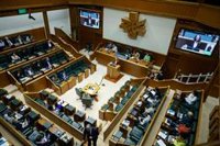 El Parlamento Vasco pide analizar el uso de la "tecnología" para hacer frente al acoso escolar