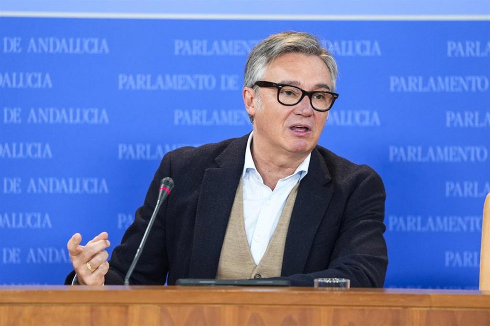El portavoz del Grupo Parlamentario Vox, Manuel Gavira, durante la ronda de ruedas de prensa de portavoces de los grupos parlamentarios en el Parlamento de Andalucía, a 19 de noviembre de 2025. (Foto de archivo).