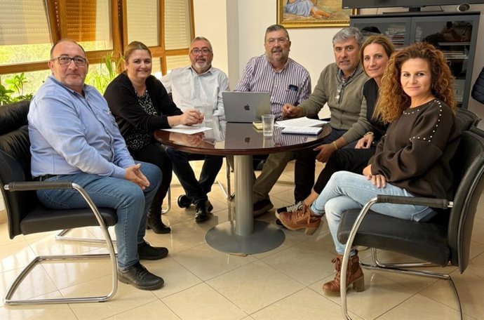 El secretario de Políticas del Agua del PSOE de Málaga y alcalde de La Viñuela, José Juan Jiménez, durante una reunión.