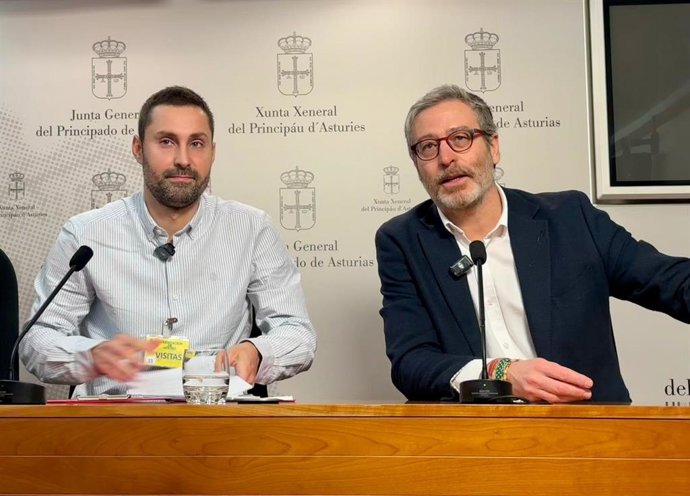 Pablo Aldecoa, padre de Mael, un niño de 3 años que perdió sus extremidades y el diputado de Vox en la Junta General, Javier Jové.