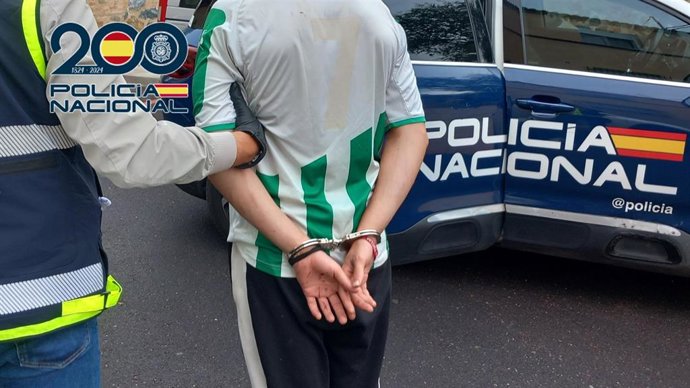 Detención de un hombre por presuntamente agredir a un turista en las inmediaciones de la estación de autobuses de Toledo.