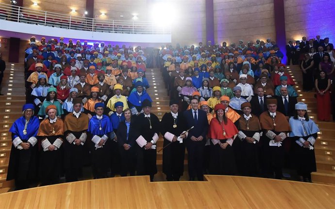 Archivo - El consejero de Universidad, Investigación e Innovación de la Junta de Andalucía, José Carlos Gómez Villamandos, y el rector, Teodomiro López Navarrete. Imagen de archivo.