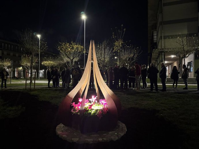 Astillero inaugura su nuevo monumento en homenaje a las mujeres asesinadas