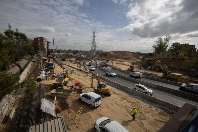 Archivo - Vista de las obras del soterramiento de la carretera A-5, a 13 de octubre de 2025, en Madrid (España). Las obras de la A-5 están a punto de cumplir un año en unos trabajos de soterramiento que van "en plazo", como han confirmado tanto el alcalde