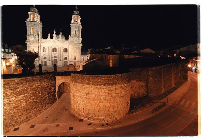 Archivo - Arquivo - Vista da cara principal da Muralla de Lugo