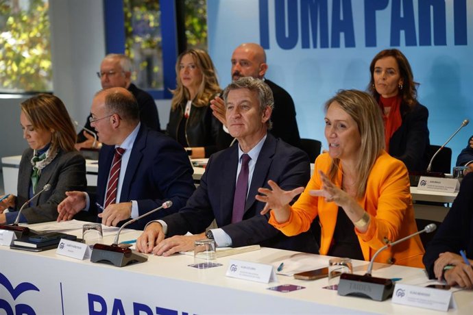 (I-D) La vicesecretaria de regeneración institucional del Partido Popular, Cuca Gamarra, el secretario general del PP, Miguel Tellado; el presidente del Partido Popular, Alberto Núñez Feijóo, y la  vicesecretaria de Coordinación Sectorial del PP, Alma Ezc