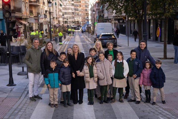 Inauguración de la nueva Emperatriz Eugenia con la alcaldesa de Granada, Marifrán Carazo