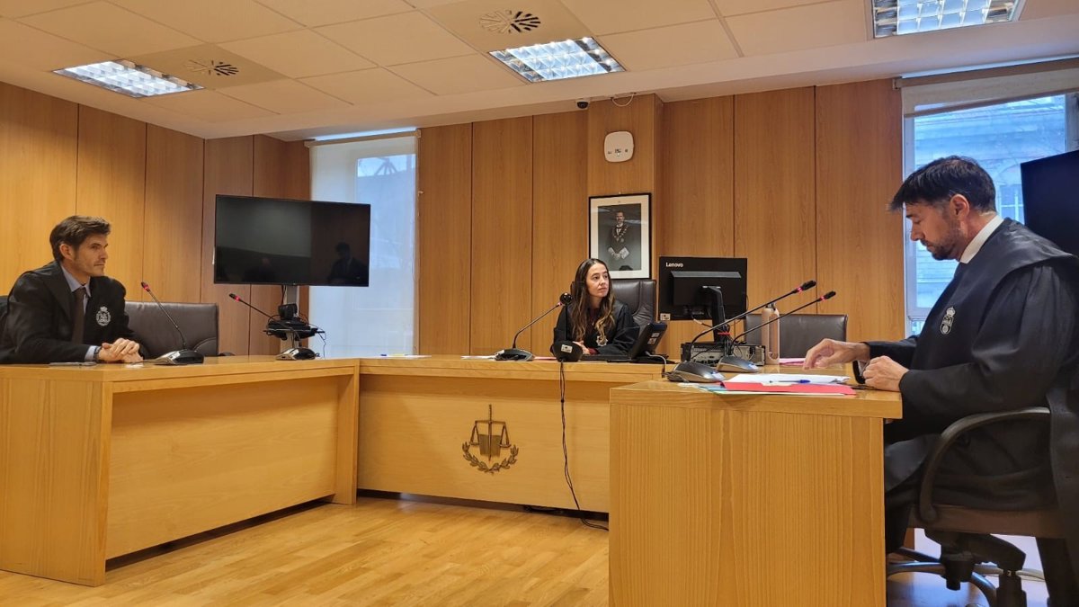 Concluye sin acuerdo la vista entre Buruaga y Molleda, aunque su abogado ve conciliación oficiosa