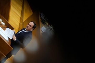 El candidato del PP a la Presidencia de la Generalitat, Juanfran Pérez Llorca, en el debate de investidura