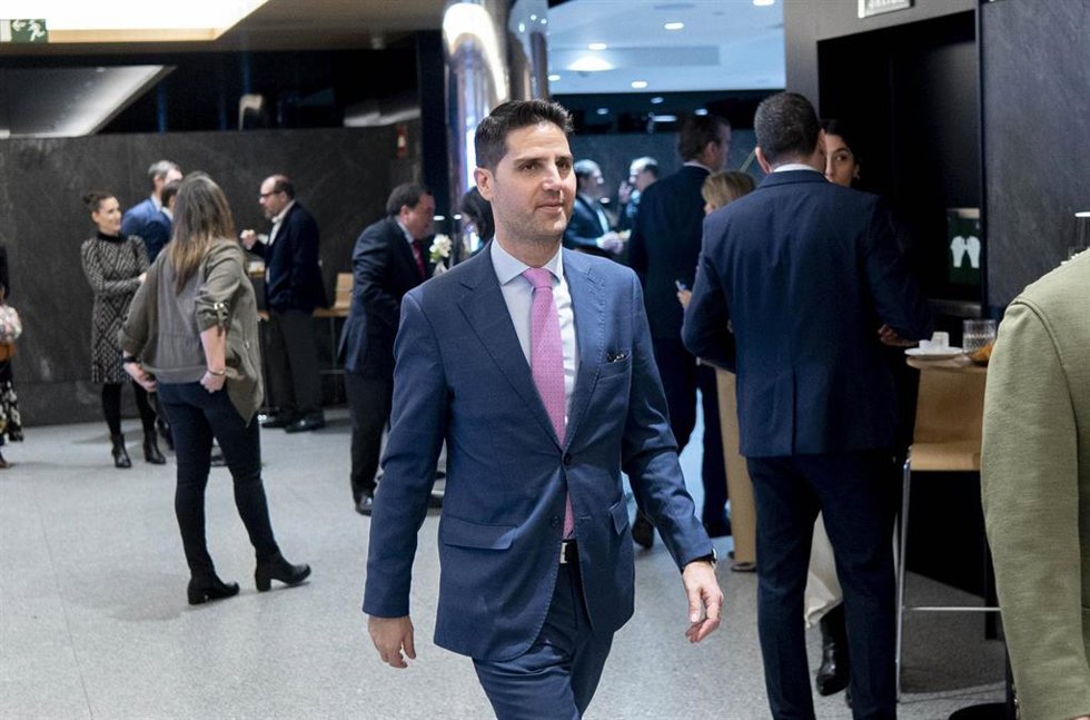 Archivo - El consejero de Educación, Ciencia y Universidades, Emilio Viciana, a su llegada a un desayuno Madrid de Europa Press, en el Auditorio Meeting Place, a 18 de marzo de 2024, en Madrid (España).