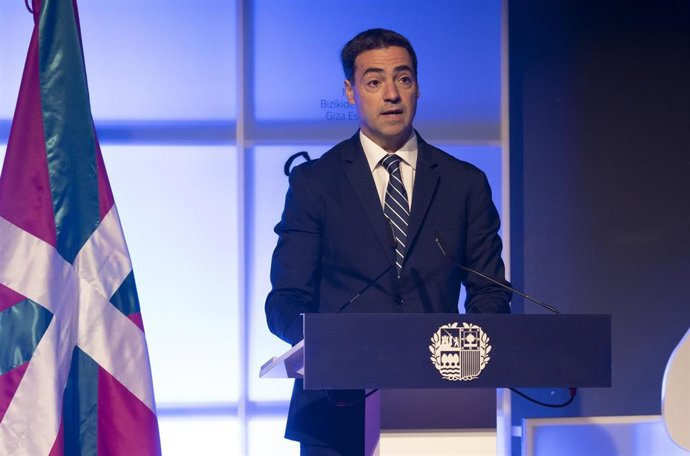 El lehendakari, Imanol Pradales, interviene en el acto institucional