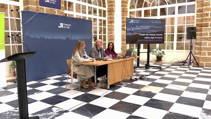 El vicepresidente segundo de la Diputación de Cádiz y responsable del Área de Transición Ecológica y Desarrollo a la Ciudadanía, Javier Vidal, preside el grupo de trabajo estable sobre el alga invasora.