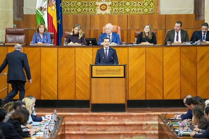 El presidente de la Junta de Andalucía, Juanma Moreno, interviene en lo que es el último Debate de la Comunidad Autónoma de la actual legislatura. A 27 de noviembre de 2025 en Sevilla (Andalucía, España).  El presidente de la Junta de Andalucía, Juanma Mo