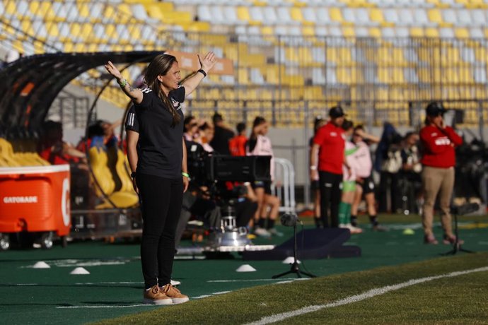 Futbol, Colo Colo vs Santiago Morning.  Final, Campeonato Femenino 2023.  La entrenadora de Colo Colo, Tatiele Silveira, durante el partido por la final del campeonato femenino realizado en el Estadio Sausalito de Vina Del Mar, Chile.  25/11/2023  Raul