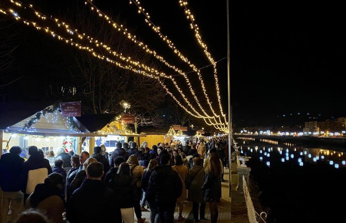 Archivo - Mercado de Navidad