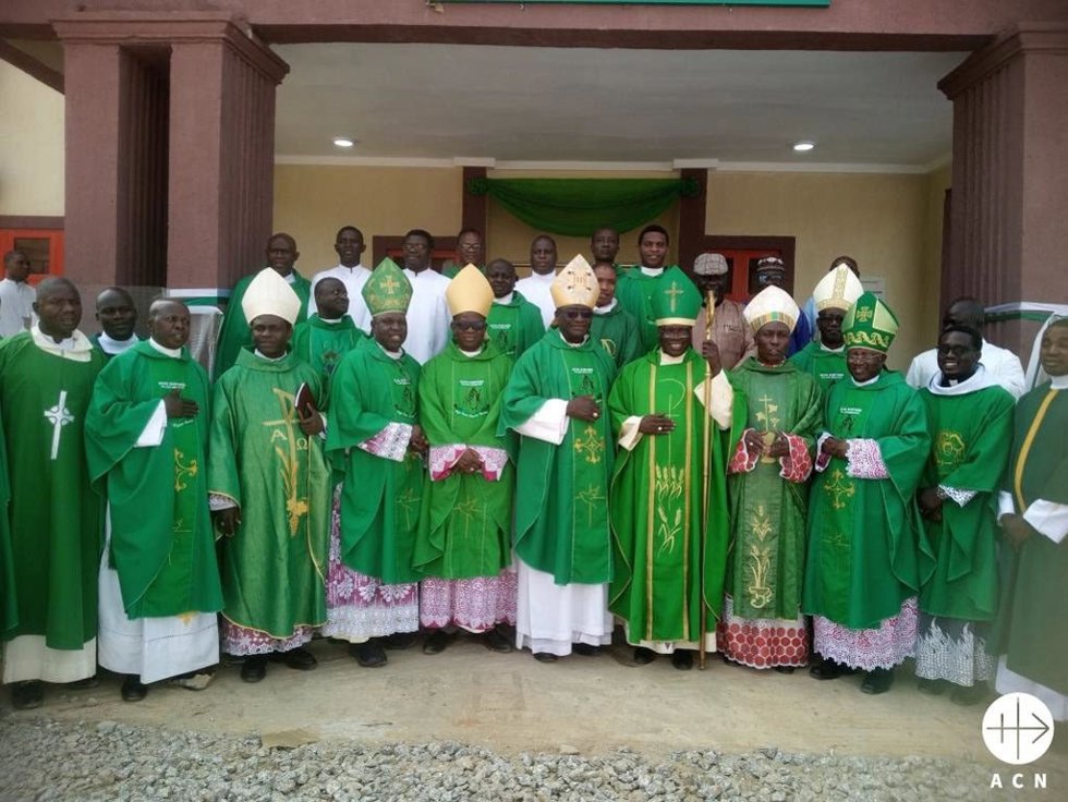 Varios obispos nigerianos en la inauguración de la nueva biblioteca del Seminario Mayor Buen Pastor, de la Archidiócesis de Kaduna, norte de Nigeria.