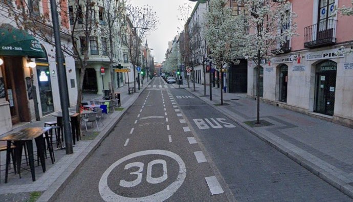 Imagen disponible en Google Street View de la calle Duque de la Victoria de Valladolid.
