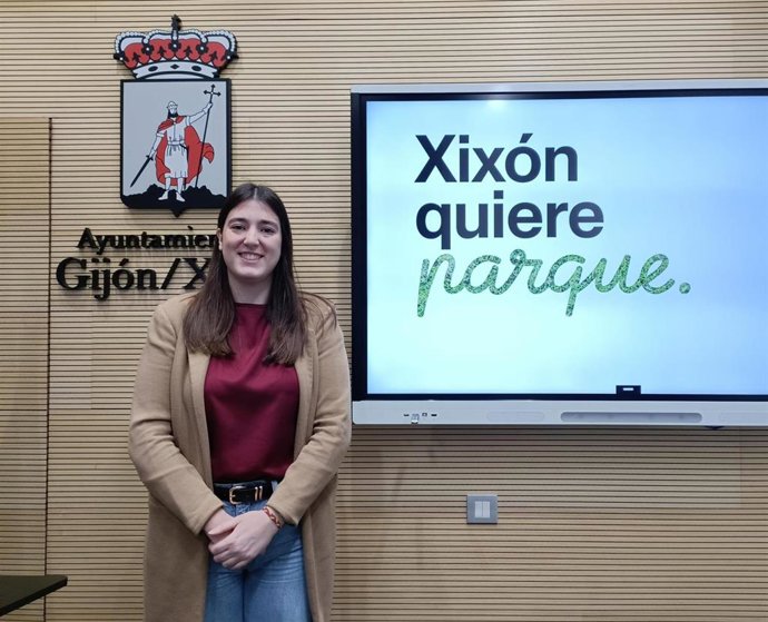 La portavoz de Podemos en el Ayuntamiento de Gijón, Olaya Suárez, en rueda de prensa en el Consistorio gijonés.