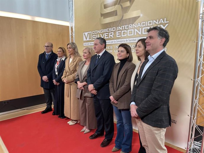 Las autoridades, durante la inauguración del VII Congreso Silver Economy de Zamora.