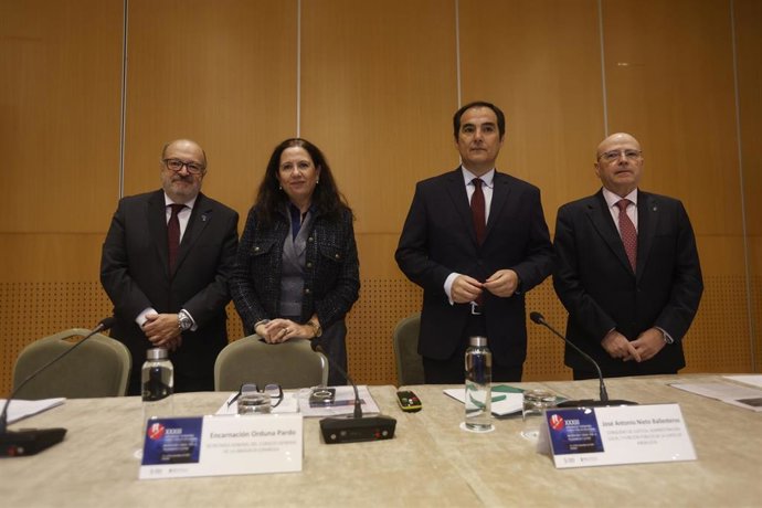 Autoridades en la inauguración de las XXXIII Jornadas de Extranjería en Córdoba.