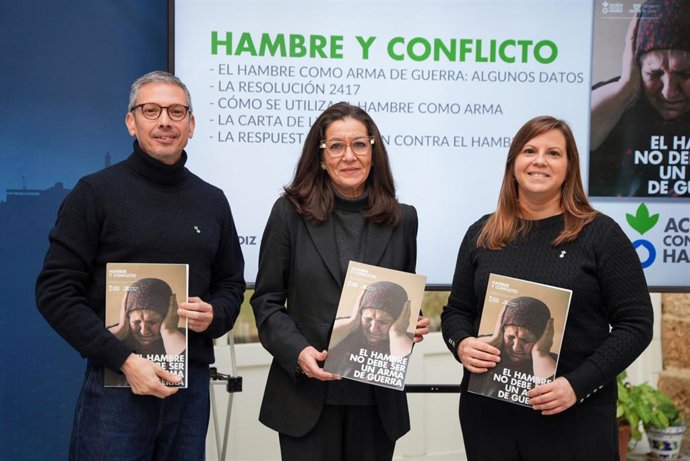 La responsable del Servicio de Cooperación Internacional, Participación Ciudadana y Consumo, Ana Moreno, junto a la coordinadora de contenido y medios de Acción contra el Hambre, Nora Benito.