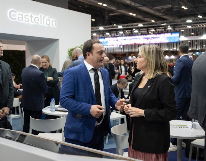 Andrés Martínez junto a la presidenta de la Diputación, Marta Barrachina