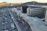 Especialistas en Incendios de la Policía Nacional se desplazan al hospital para determinar las causas