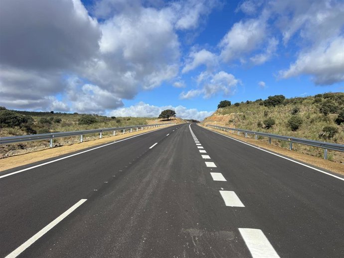 La Diputación de Cáceres acondiciona la carretera de Logrosán a la EX-116 con una inversión de dos millones de euros