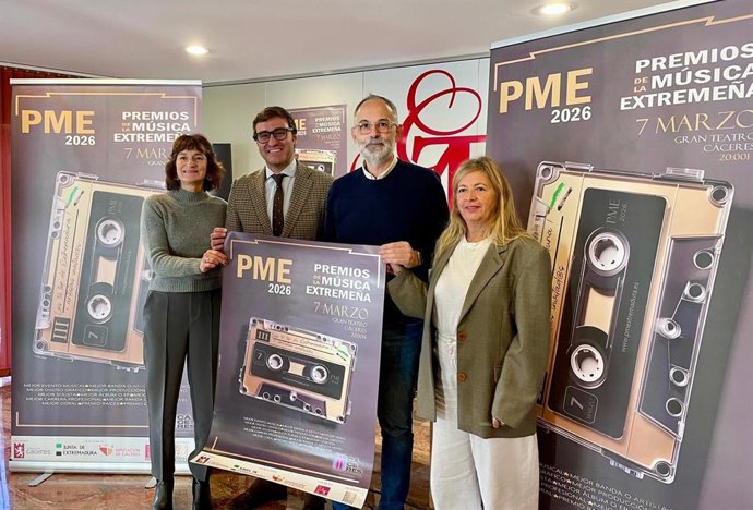 Representantes de las instituciones tras la presentación de los Premios de la Música de Extremadura que se entregarán el 7 de marzo