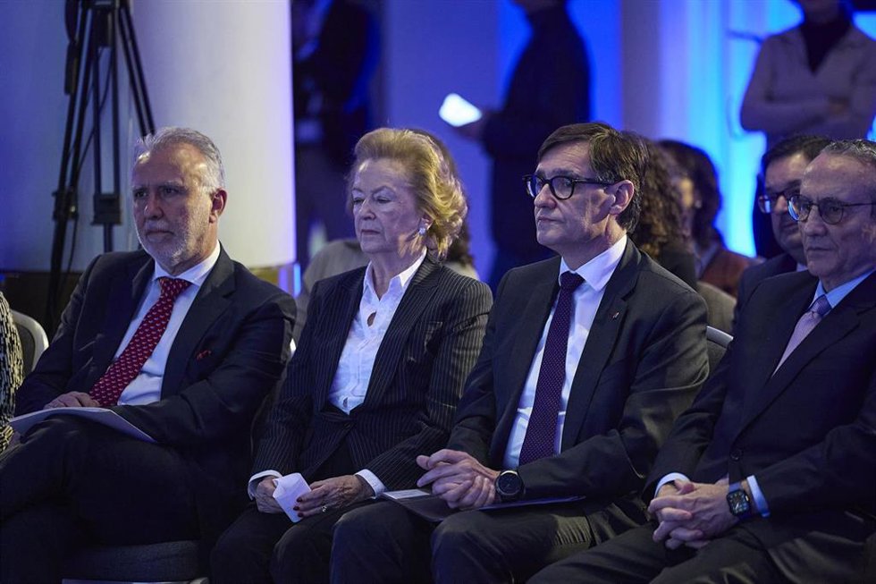 El ministro de Política Territorial y Memoria Democrática, Ángel Víctor torres, y el president de la Generalitat, Salvador Illa, durante el Congreso España 360, en el Hotel Palace, a 27 de noviembre de 2025, en Madrid (España).