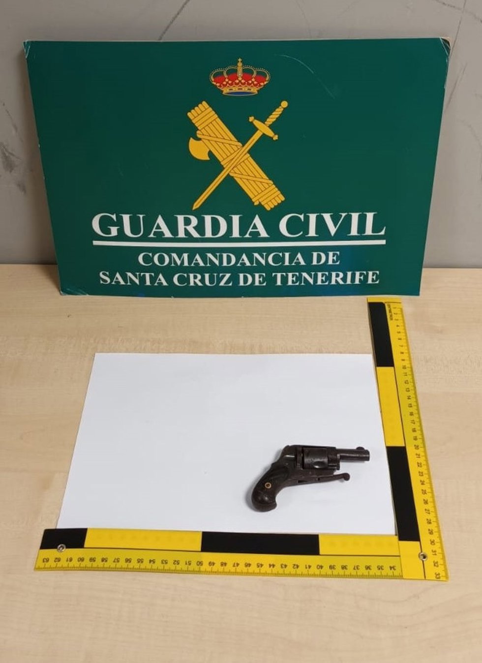 Sucesos.- Incautan un arma de fuego localizada en el equipaje facturado de un pasajero en el Aeropuerto Tenerife Norte